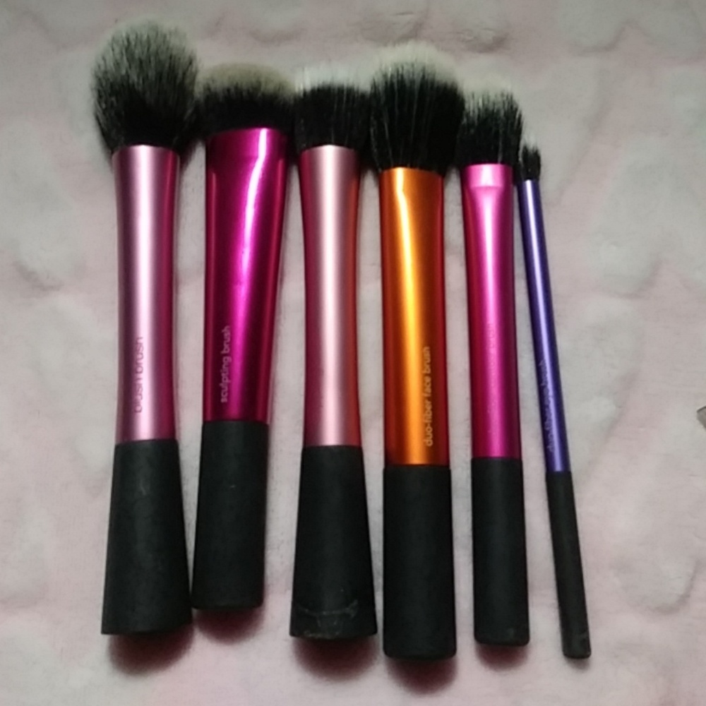 SOLD Real Techniques brush bundle